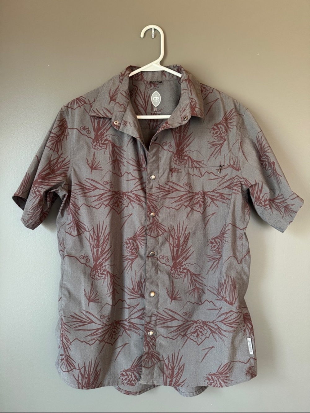 Club Ride Apparel Gray Short-Sleeve Button-Up with Maroon Botanical Print